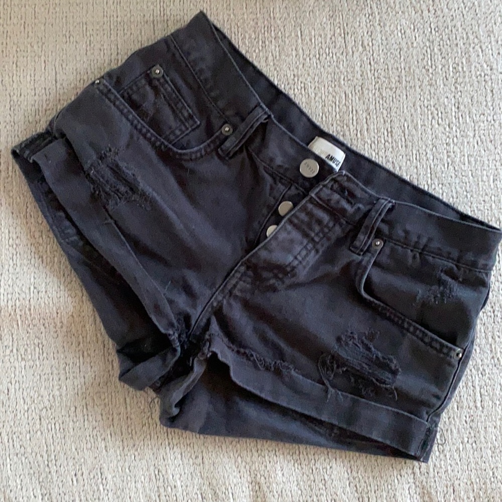 Amuse Society Black Shorts / 24